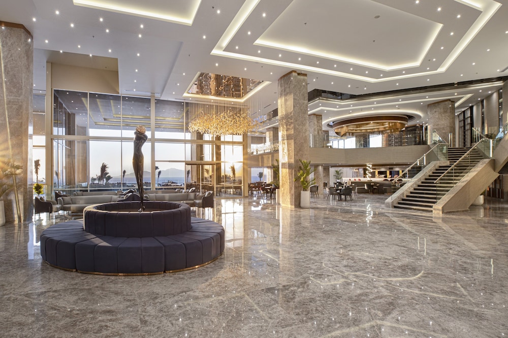 Where the Reef Meets the Desert photo 3