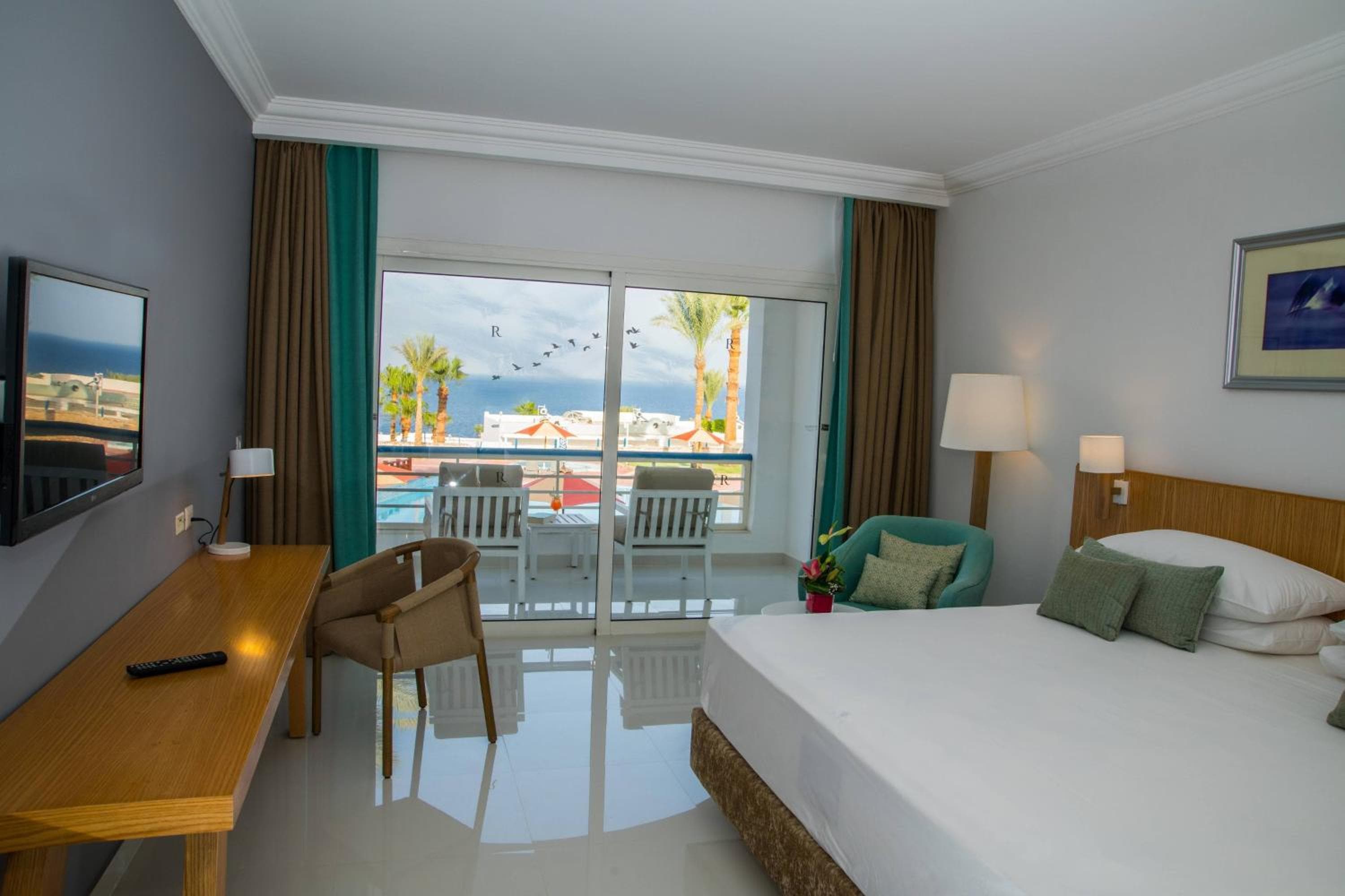 Premium Suite with Sea View - 1 King Bed