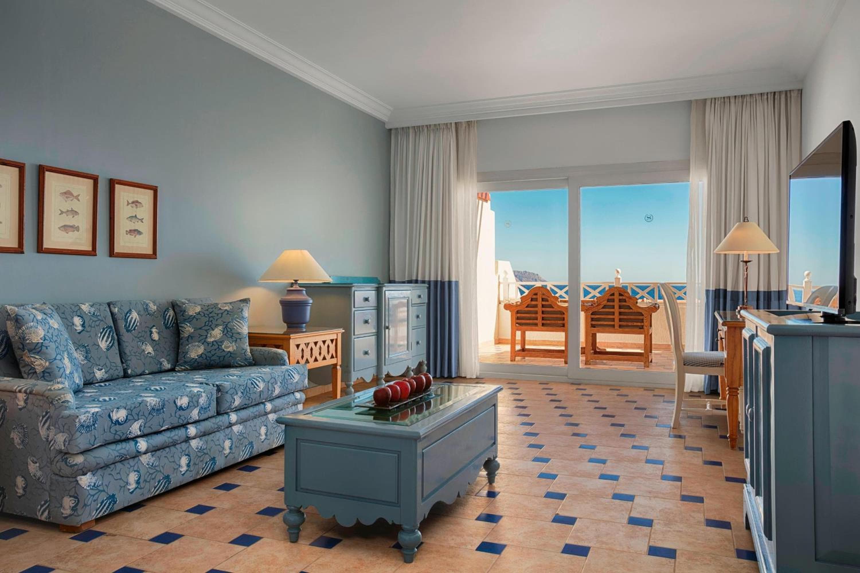 One-Bedroom Junior King Suite with Red Sea View, Corner Balcony, and Sitting Area - High Floor