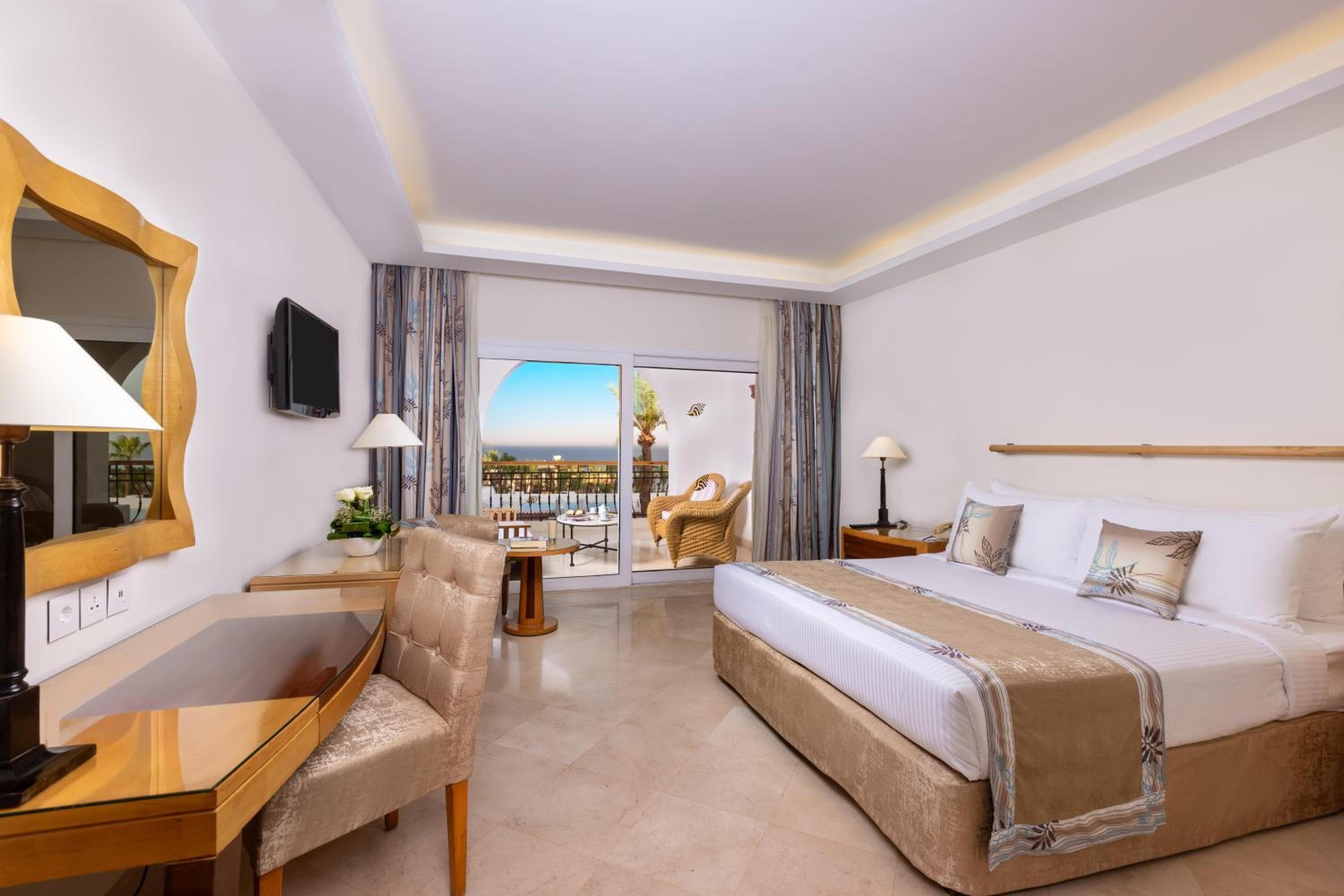 Standard King Room with Sea View