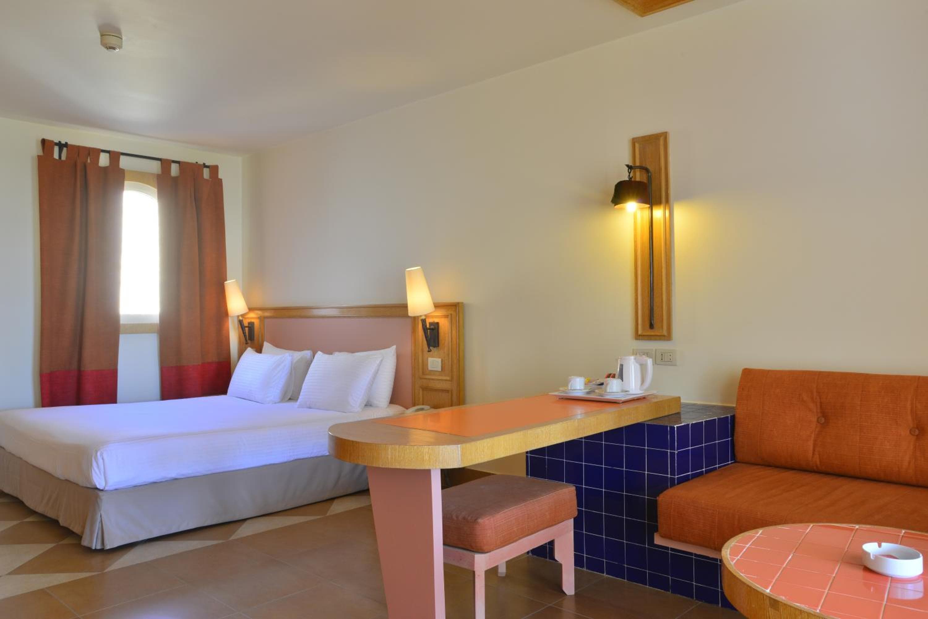 Standard Room With 1 Double Bed, Pool Side (Palm Wing)