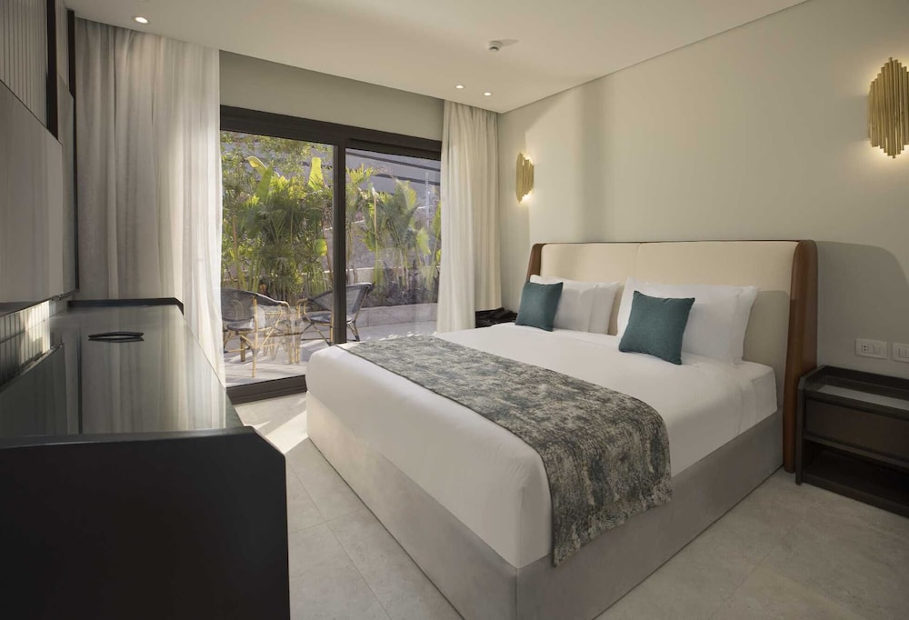 Where the Reef Meets the Desert photo 4