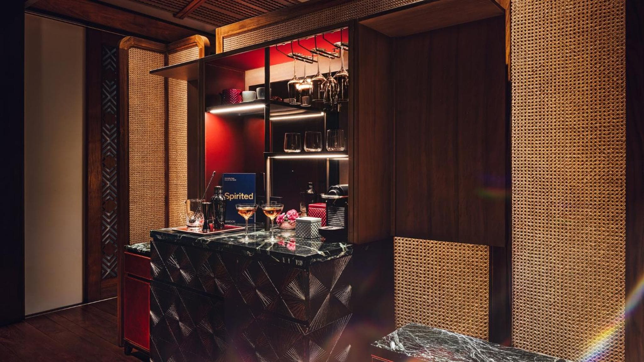 One-Bedroom King Suite with Lagoon Access